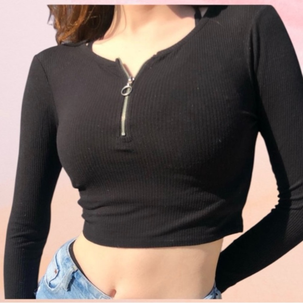 Forever 21 black long sleeve crop top